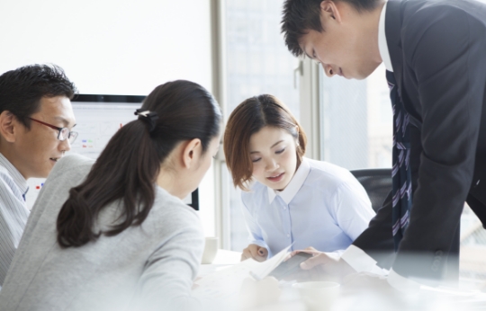 採用活動や依頼業務を見直してコストを削減したい